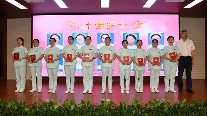 荣获“十佳护士”代表合影.JPG 荣获“十佳护士”代表合影.JPG