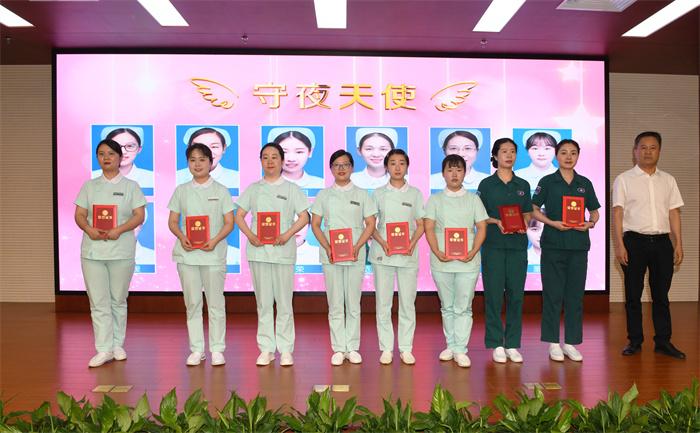 荣获“守夜天使”代表合影2.JPG 荣获“守夜天使”代表合影2.JPG