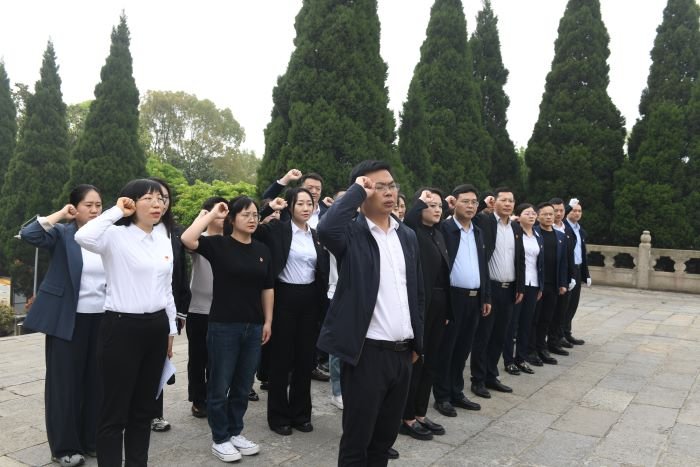 重温入党誓词.JPG 重温入党誓词.JPG