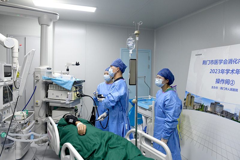 周巍教授手术演示2_副本.jpg