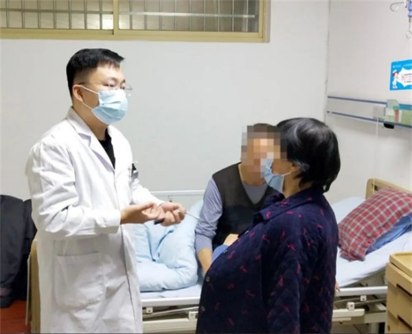 “小伤口”里的“大温暖”，这面锦旗感动着医患809.png