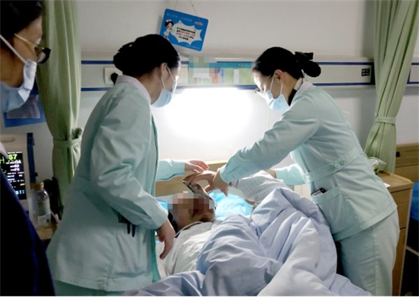 “小伤口”里的“大温暖”，这面锦旗感动着医患826.png