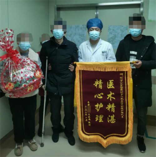 手术接力!栓塞引流“无缝衔接”1531.png