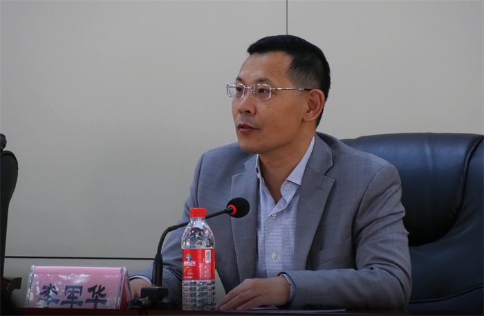 院长李军华.png