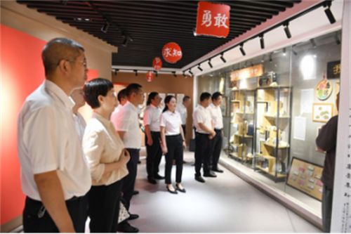 “廉内助” 共同构筑“廉防线”413.png