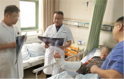 全市首例!“机器人”辅助换关节(1)1613.png