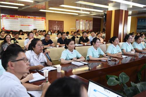 呼吸与危重症医学科各质控成员分别汇报各小组情况.JPG 呼吸与危重症医学科各质控成员分别汇报各小组情况.JPG