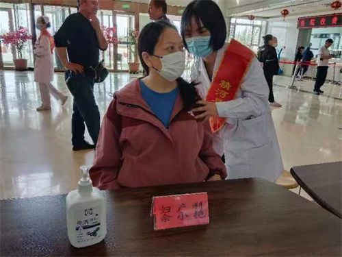 参与精河县医院开展惠民义诊活动.JPG 参与精河县医院开展惠民义诊活动.JPG