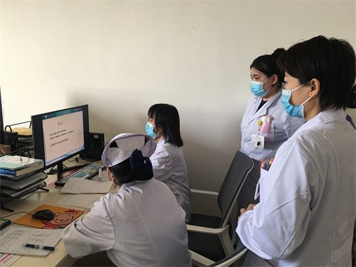 科内讲课.JPG 科内讲课.JPG