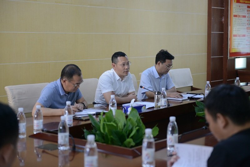 院长李军华(中)讲话.JPG 院长李军华(中)讲话.JPG