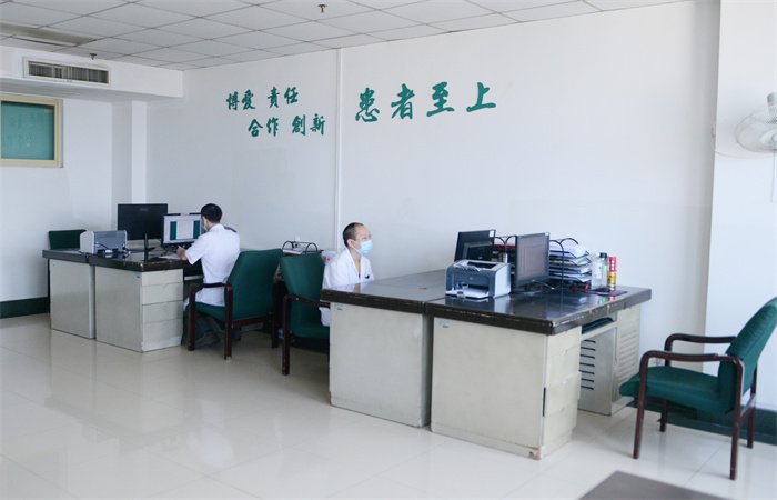 心胸外科医生办公室2.JPG 心胸外科医生办公室2.JPG