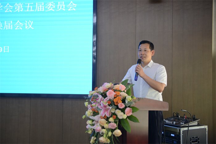 荆门二医院长李军华出席学术讲座开幕式并致辞.jpg 荆门二医院长李军华出席学术讲座开幕式并致辞.jpg