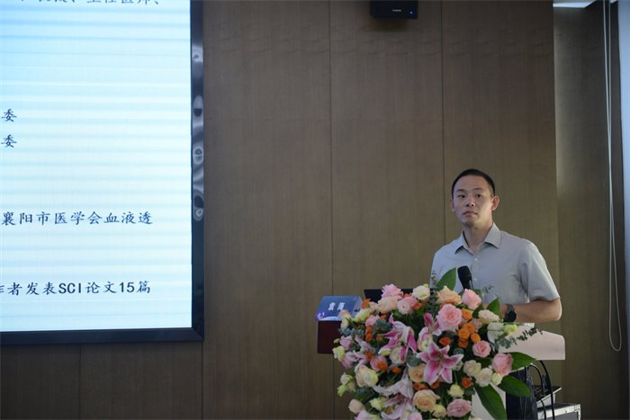 袁海教授.jpg 袁海教授.jpg