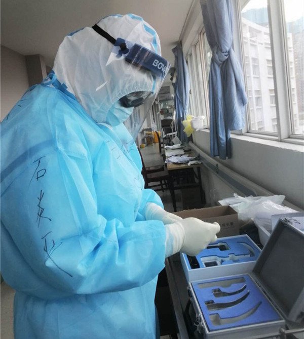 石炎平检查气管插管用品_.jpg 石炎平检查气管插管用品_.jpg