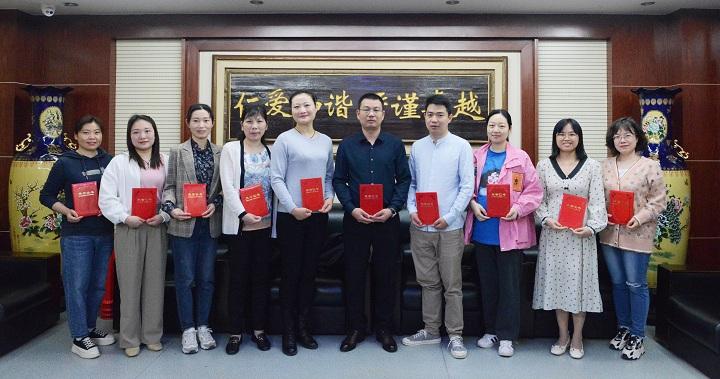 2022最美家庭合影.JPG 2022最美家庭合影.JPG
