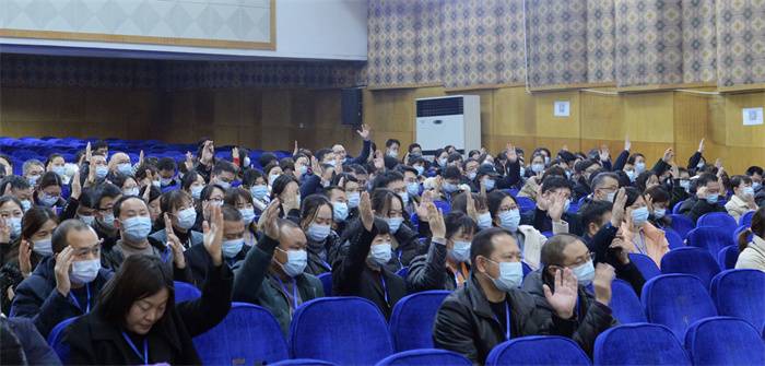 11表决通过各项报告.JPG 11表决通过各项报告.JPG