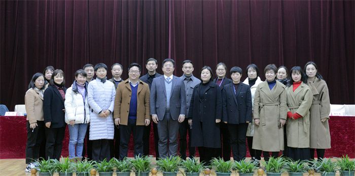 16新一届工会委员会全体人员合影.JPG 16新一届工会委员会全体人员合影.JPG