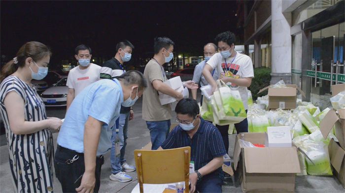3司机分组领物资、接受任务.jpg