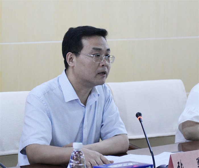 荆门二医党委书记张勇主持会议.JPG 荆门二医党委书记张勇主持会议.JPG