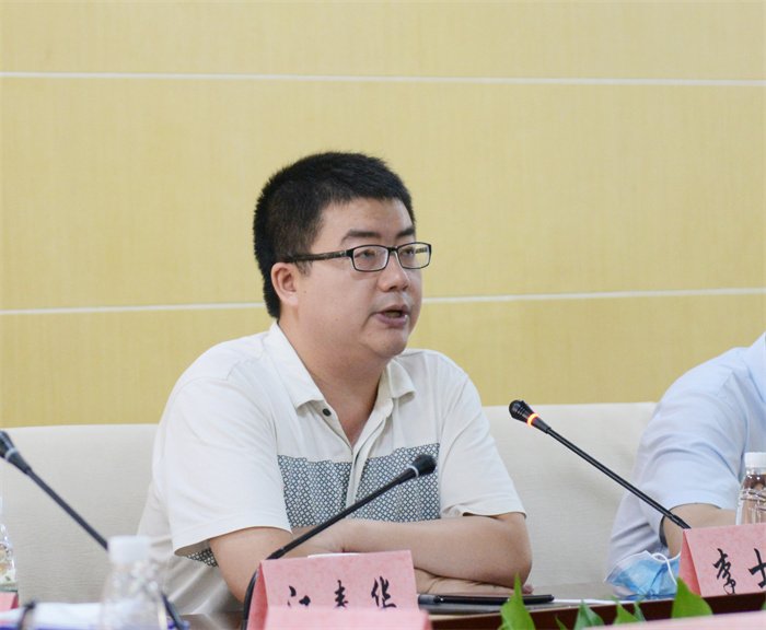 东宝区医联体监事会监事长、区卫健局局长李士宝讲话.JPG 东宝区医联体监事会监事长、区卫健局局长李士宝讲话.JPG