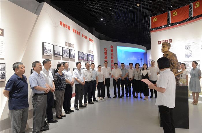 机关支部书记汪荆丽代表全体党员发言.JPG 机关支部书记汪荆丽代表全体党员发言.JPG