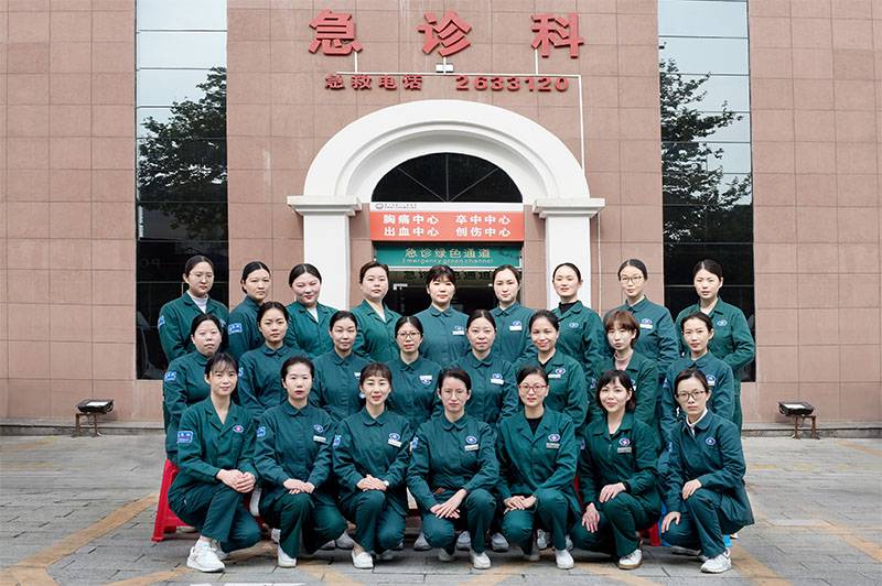 急诊科女护士合影修图.jpg 急诊科女护士合影修图.jpg