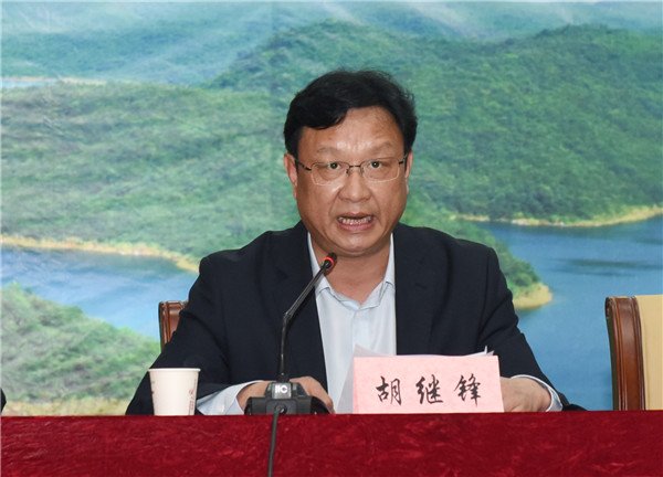 市政府副秘书长胡继锋主持授牌仪式1.jpg 市政府副秘书长胡继锋主持授牌仪式1.jpg