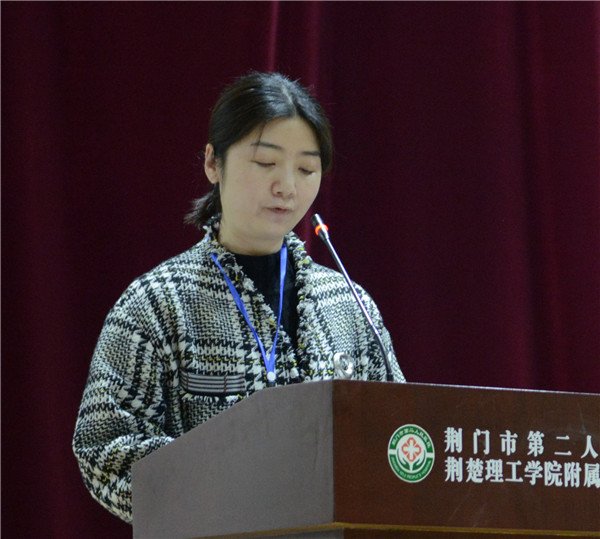 代表周妮发言.jpg