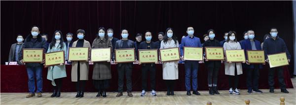 先进集体代表合影1.jpg