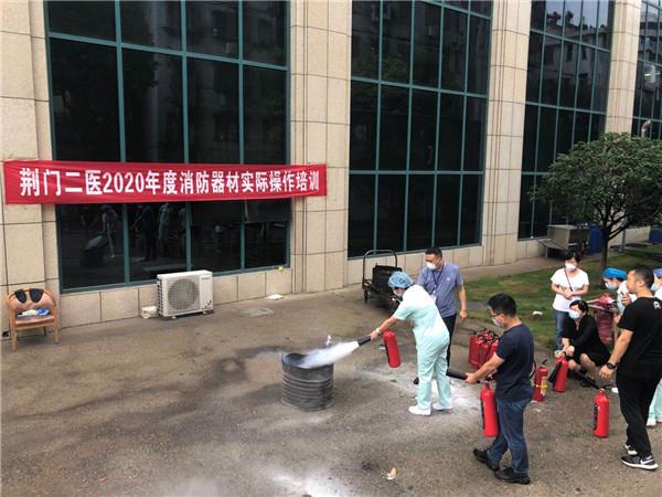 灭火器实际操作训练_.jpg 灭火器实际操作训练_.jpg