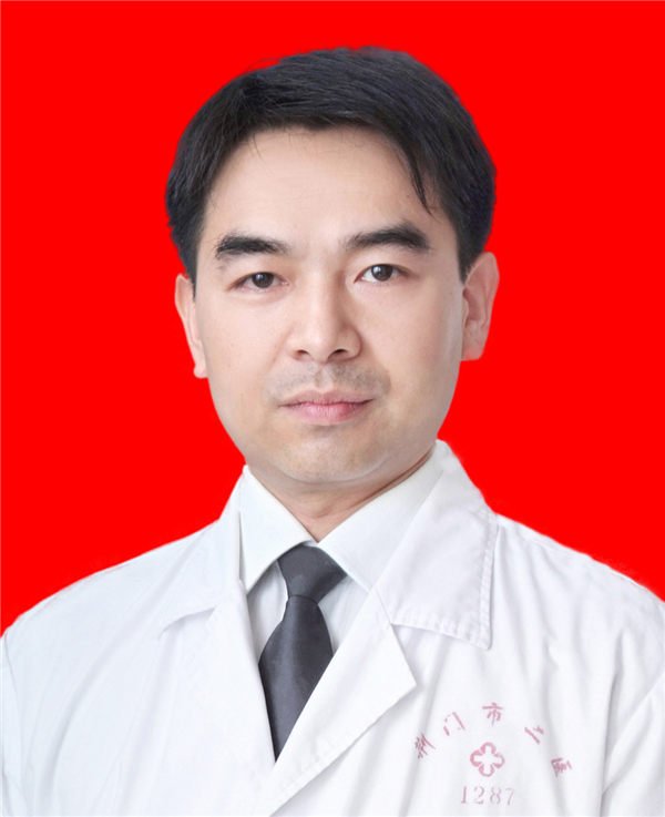 杨明炜红底1_副本.jpg 杨明炜红底1_副本.jpg