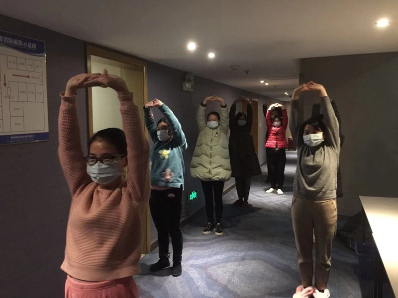 带领患者做解压操_副本.jpg 带领患者做解压操_副本.jpg