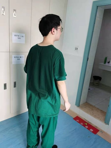 李明_副本.jpg 李明_副本.jpg