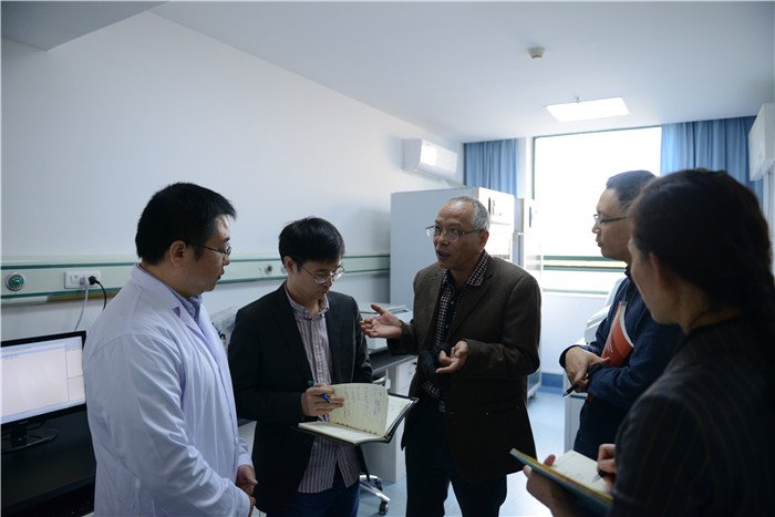 专家对检查中发现的不足提出合理化改进意见.JPG 专家对检查中发现的不足提出合理化改进意见.JPG