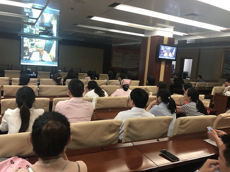 集中观看警示教育片《重整行装,利剑反腐》.JPG 集中观看警示教育片《重整行装,利剑反腐》.JPG