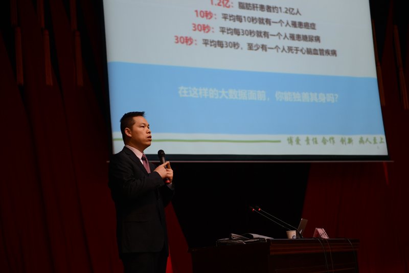 肿瘤内二科主任李玉新授课.jpg 肿瘤内二科主任李玉新授课.jpg