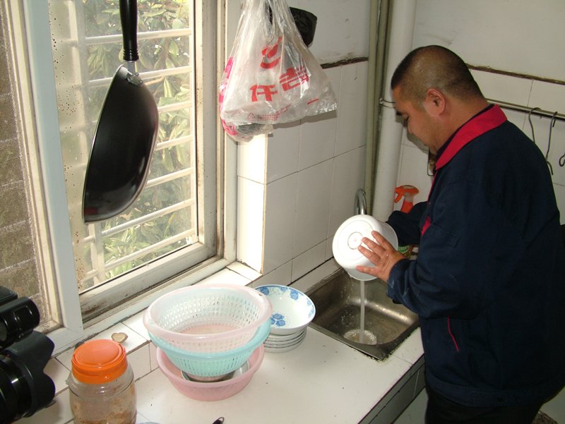 李先生生活已完全能自理.JPG 李先生生活已完全能自理.JPG