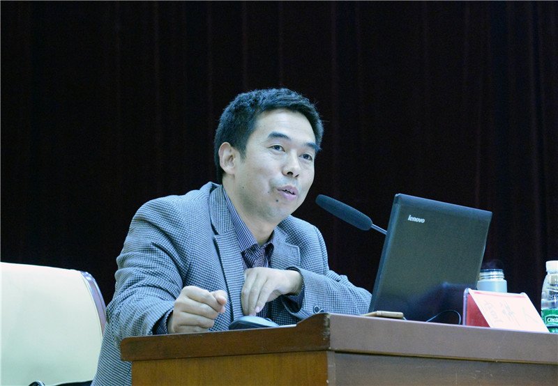 周军虎主讲.jpg 周军虎主讲.jpg