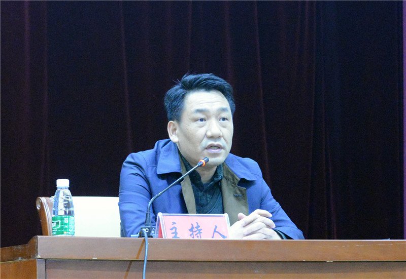 市卫计委副主任吴吉轩主持.jpg 市卫计委副主任吴吉轩主持.jpg