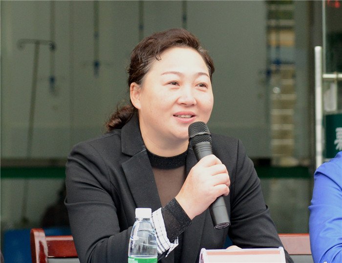 市卫计委副主任李艾娥讲话.jpg 市卫计委副主任李艾娥讲话.jpg