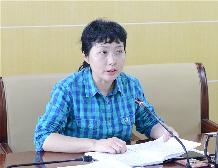 会议由院纪委书记陈丹主持.jpg 会议由院纪委书记陈丹主持.jpg