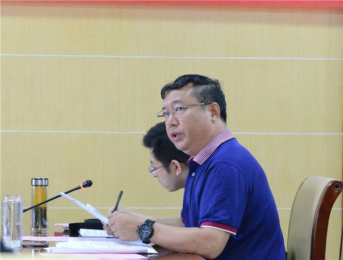 副院长万有才宣读专项整治工作重点.jpg 副院长万有才宣读专项整治工作重点.jpg