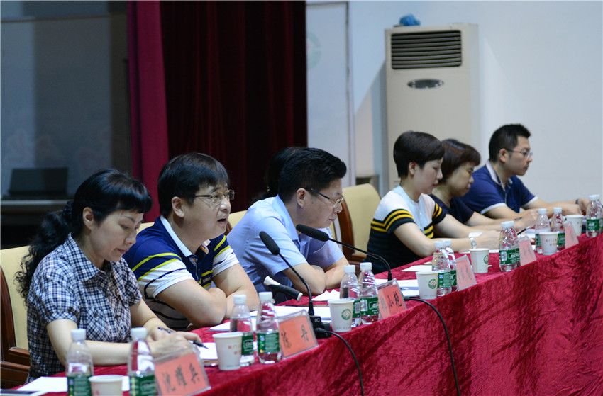 院纪委书记陈丹(左一)主持会议.jpg 院纪委书记陈丹(左一)主持会议.jpg