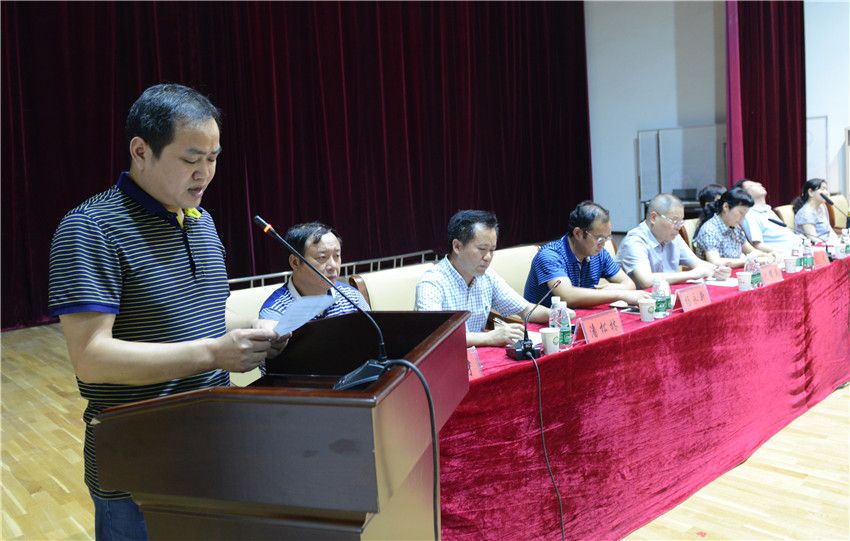 泌尿外科主任邓全红发言.jpg 泌尿外科主任邓全红发言.jpg