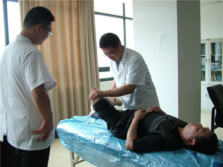 马永刚教授义诊.jpg 马永刚教授义诊.jpg