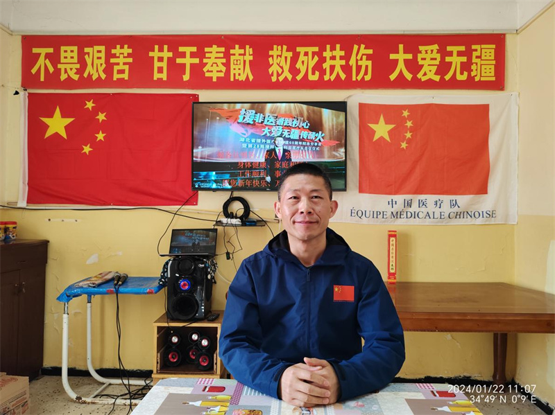 穿越地中海,成为一缕洒向撒哈拉沙漠的光 ——一名麻醉医师雷亨发的援非之路