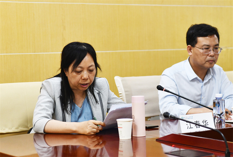 东宝区卫健局副局长江春华对家庭医生签约服务做工作安排.JPG
